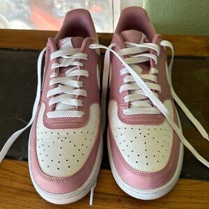 Women’s Pink Nike Shoes size 11